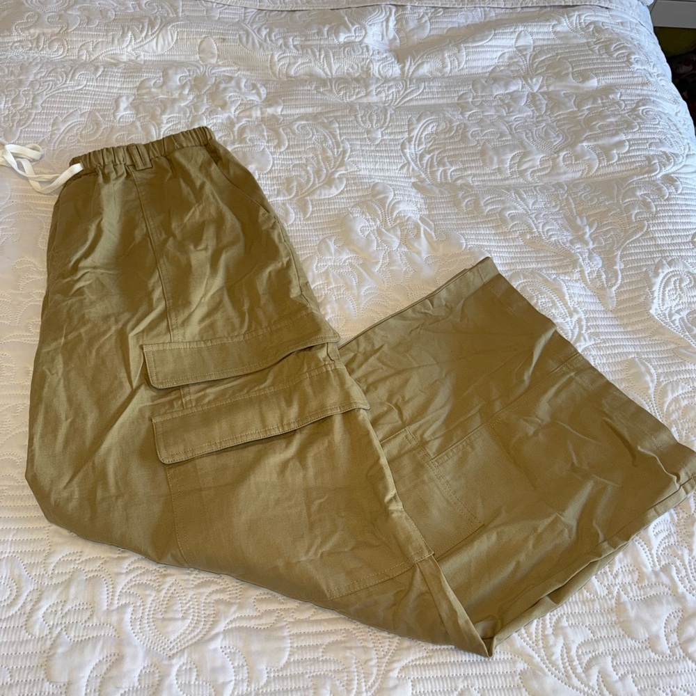 Women’s tan cargo wide leg pants